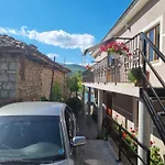 Stavri 3* Lini