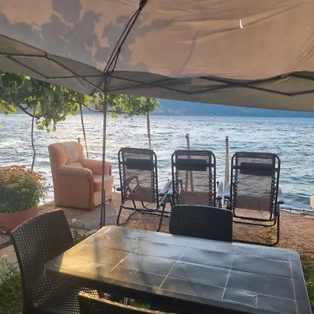 Stavri Pensión Lini