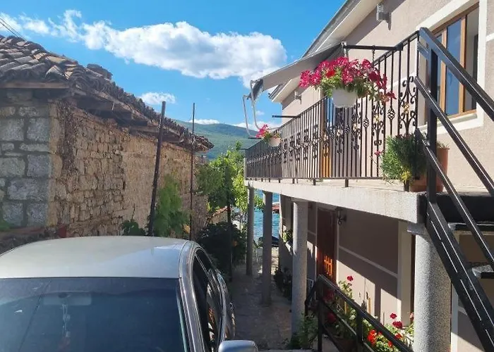 Stavri 3* Lini