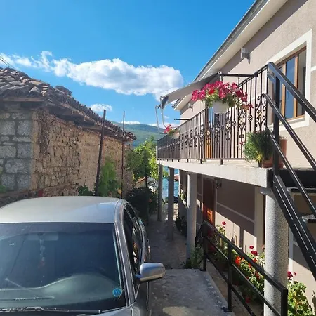 Stavri 3* Lini