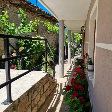 Stavri Lini